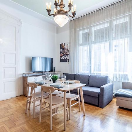 Huge Apartment In The City Center Budapest Eksteriør billede