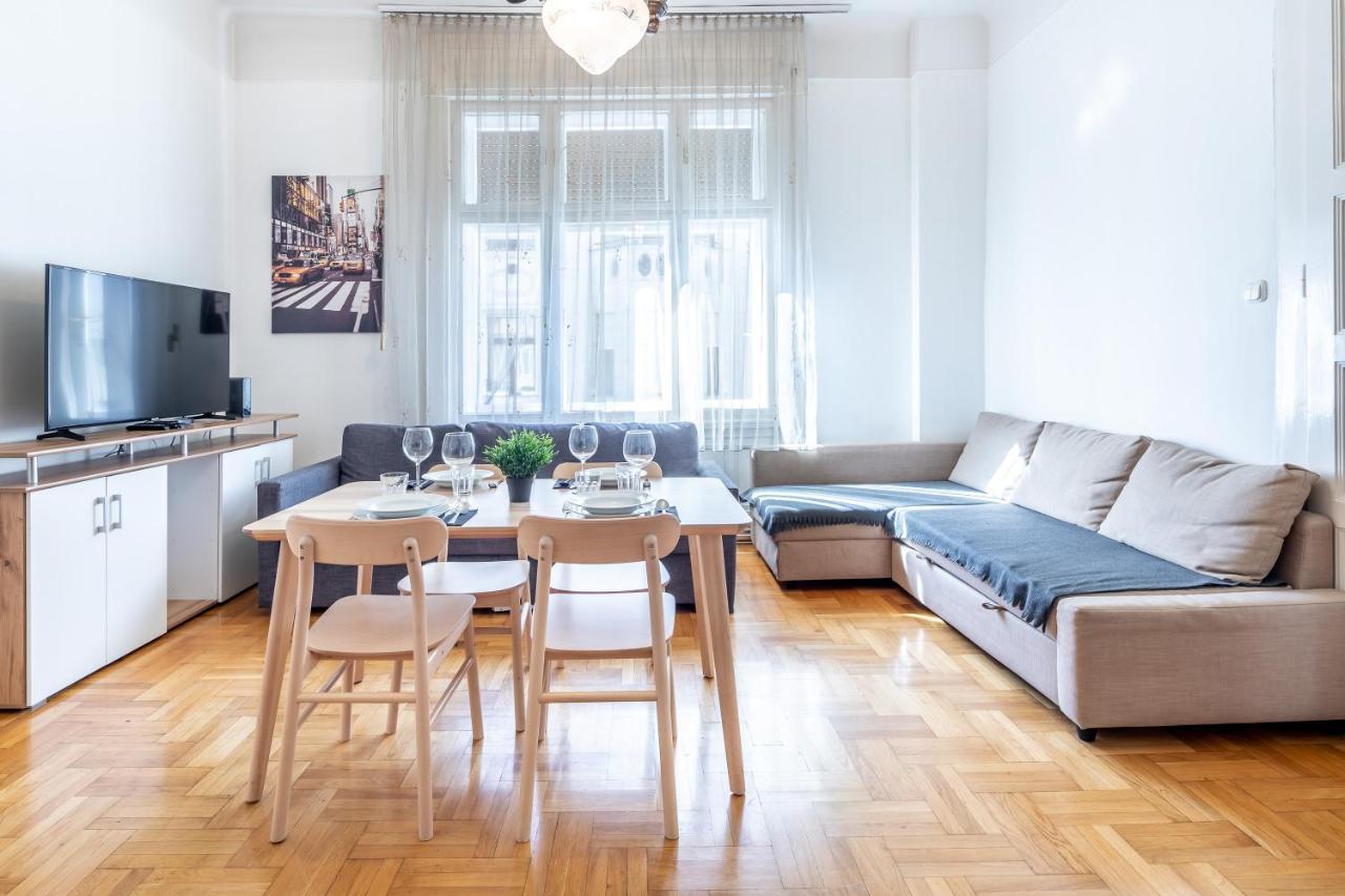 Huge Apartment In The City Center Budapest Eksteriør billede
