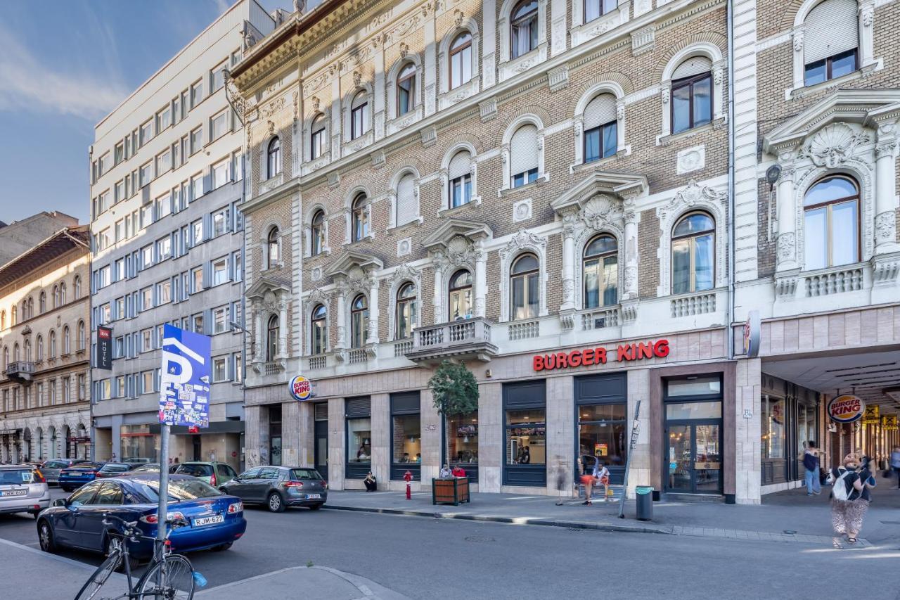 Huge Apartment In The City Center Budapest Eksteriør billede
