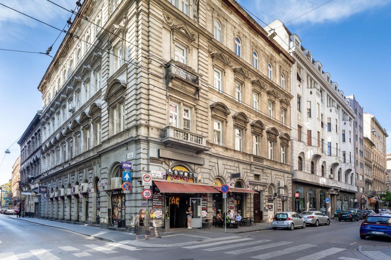 Huge Apartment In The City Center Budapest Eksteriør billede